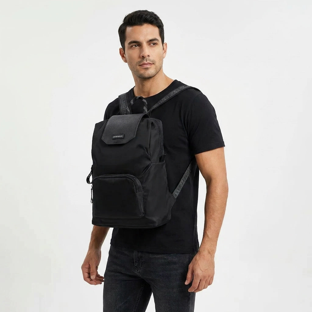 Backpack Lacorde Negro — modelo hombre