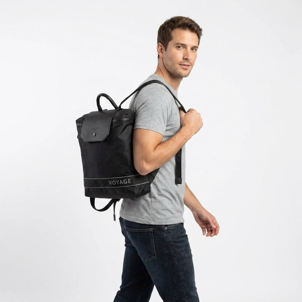 Backpack Noir — modelo hombre casual